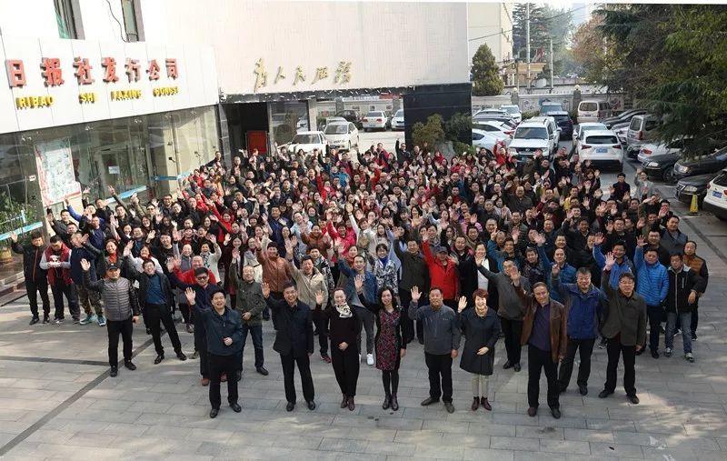 老人乘车突发疾病 多方接力成功施救