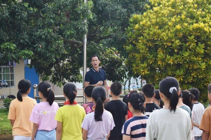 男朋友打我怎么办？好几次了，以前不是这样 的，怎么办？