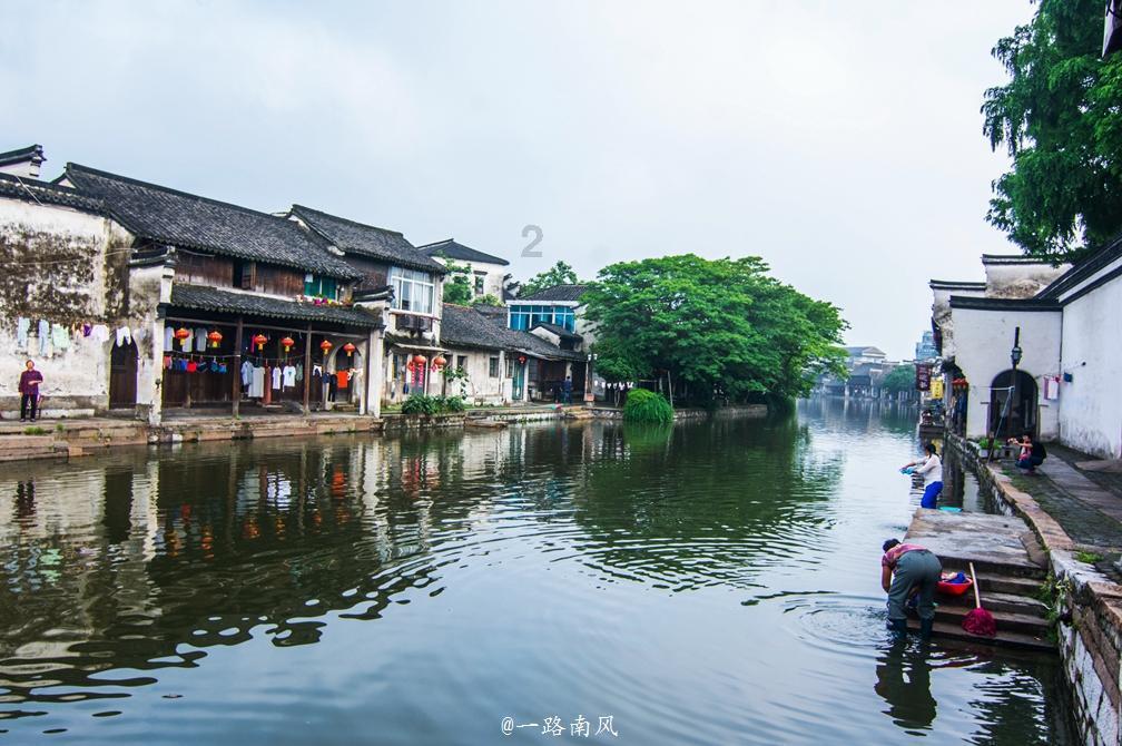 “间歇性踌躇满志,持续性混吃等死”的哲学分析